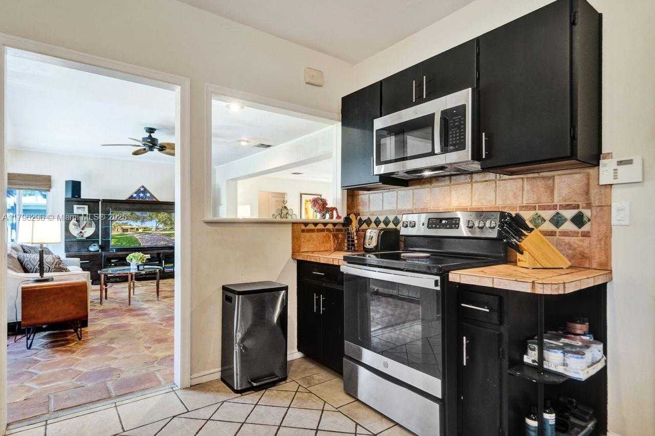 Small Image of 825 NORTH EAST 98TH ST, Miami Shores Number 15