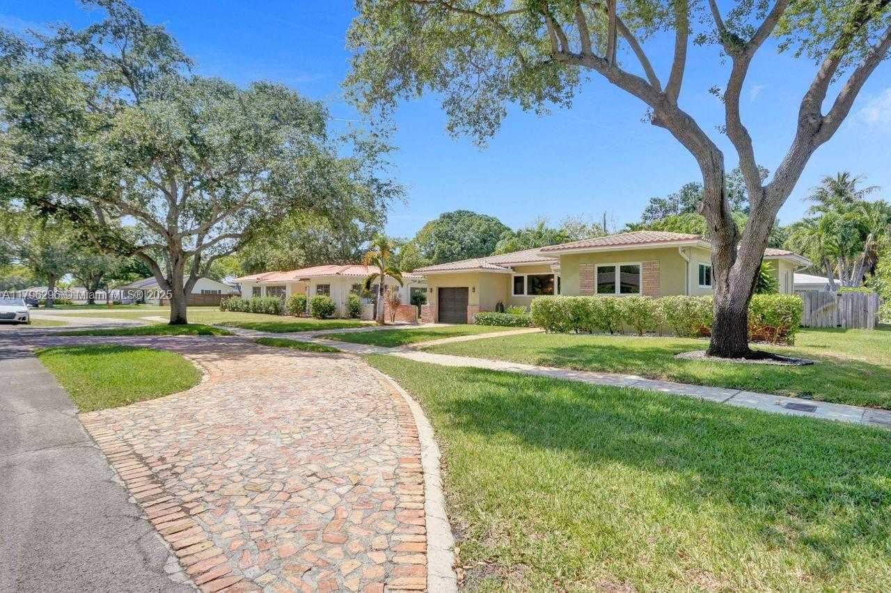 Small Image of 825 NORTH EAST 98TH ST, Miami Shores Number 2