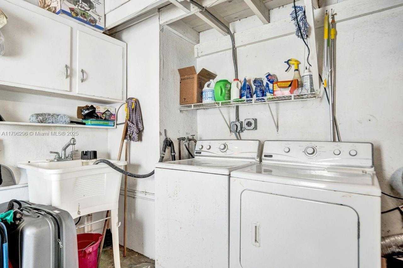 Small Image of 825 NORTH EAST 98TH ST, Miami Shores Number 36
