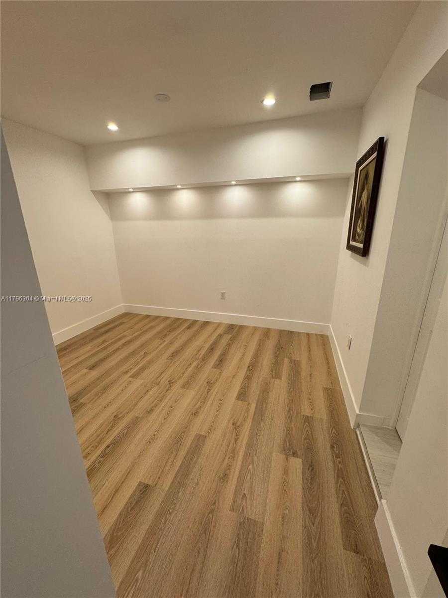 Small Image of 4701 SOUTH WEST 104TH CT, Miami Number 11