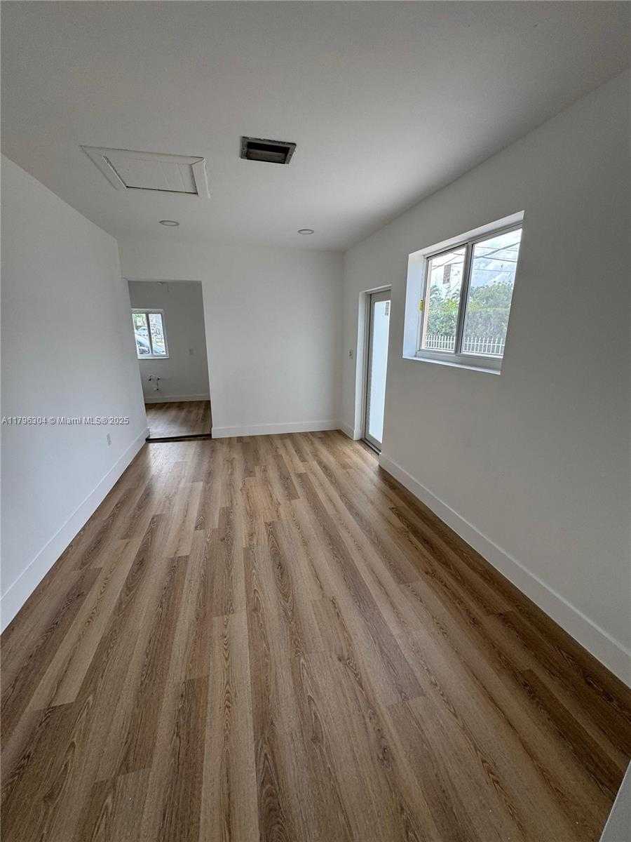 Small Image of 4701 SOUTH WEST 104TH CT, Miami Number 12