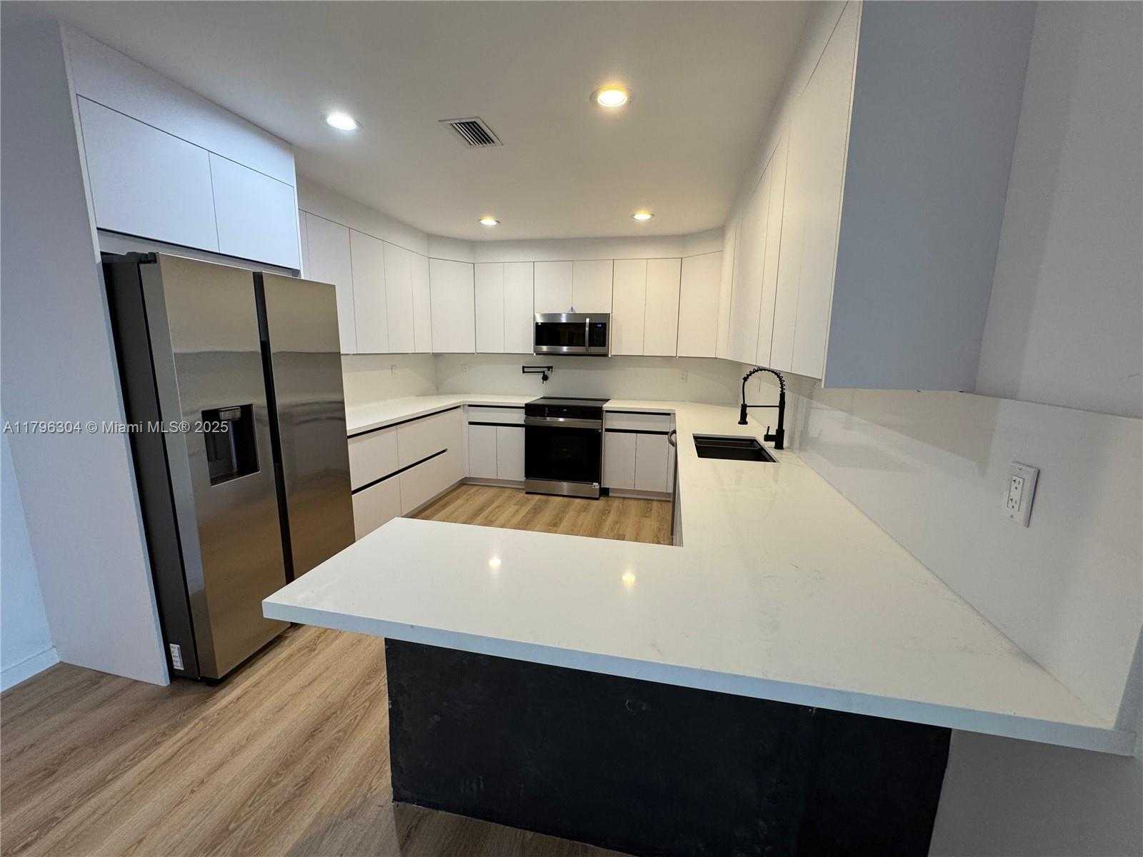 Small Image of 4701 SOUTH WEST 104TH CT, Miami Number 16