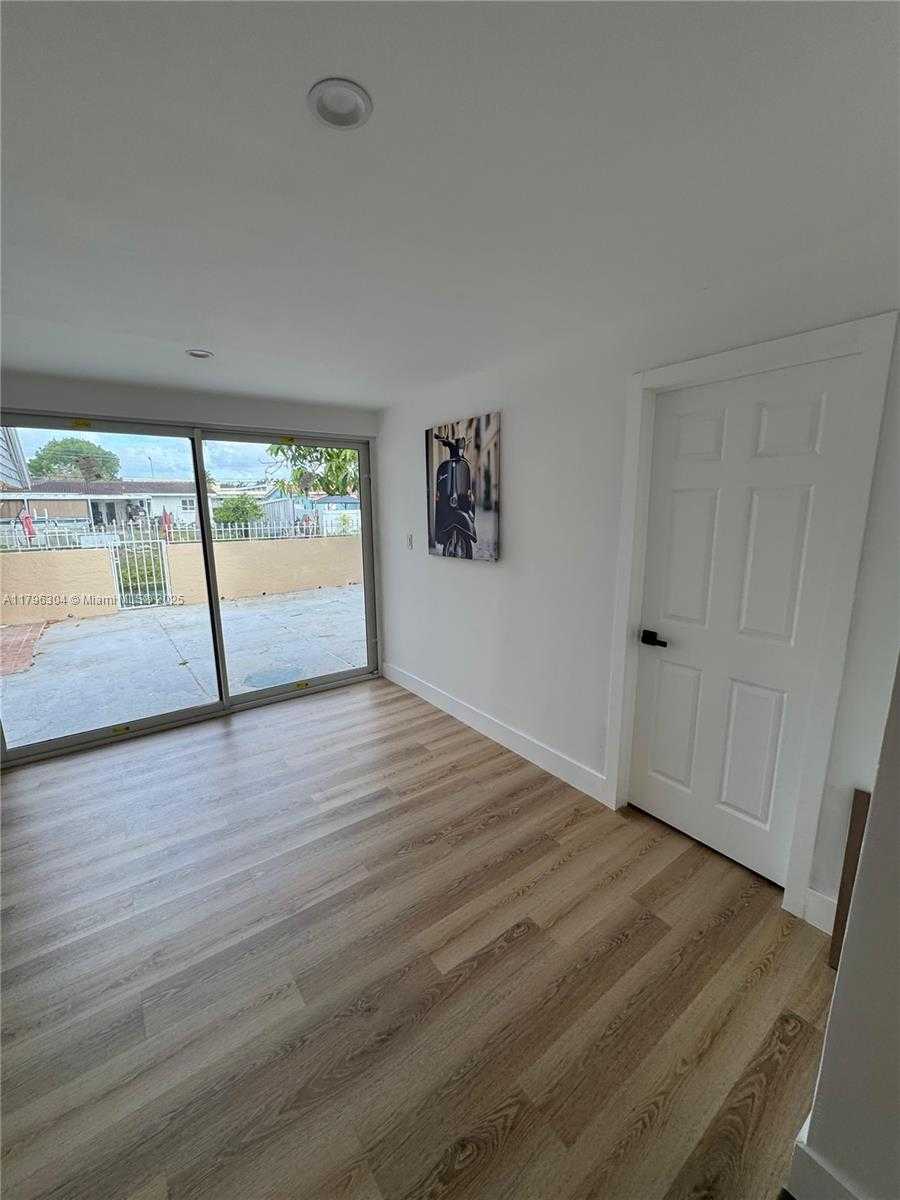 Small Image of 4701 SOUTH WEST 104TH CT, Miami Number 20