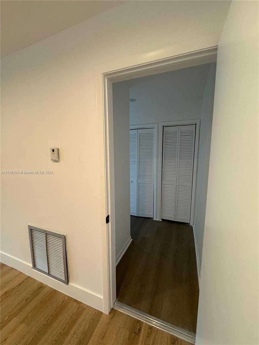 Small Image of 4701 SOUTH WEST 104TH CT, Miami Number 21