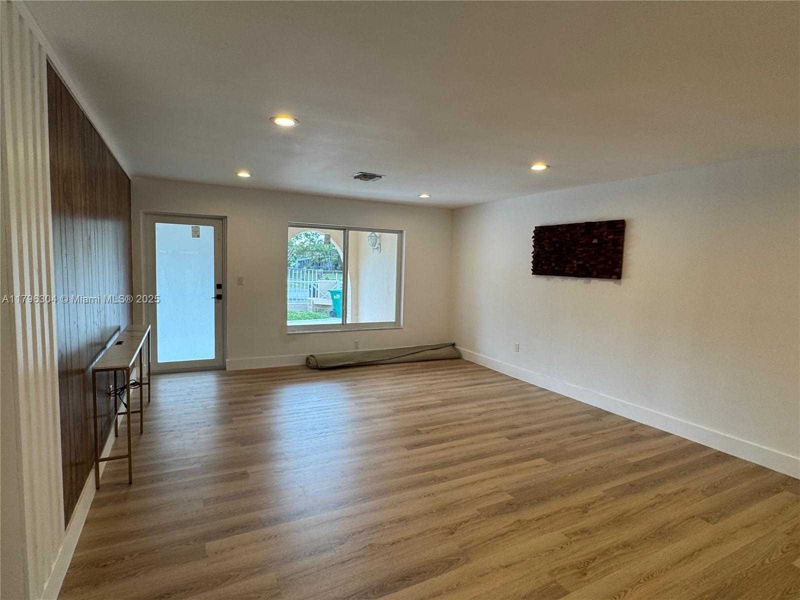 Small Image of 4701 SOUTH WEST 104TH CT, Miami Number 23