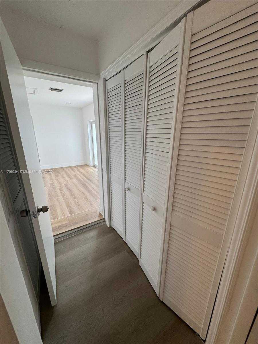 Small Image of 4701 SOUTH WEST 104TH CT, Miami Number 29