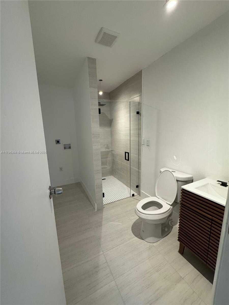 Small Image of 4701 SOUTH WEST 104TH CT, Miami Number 32