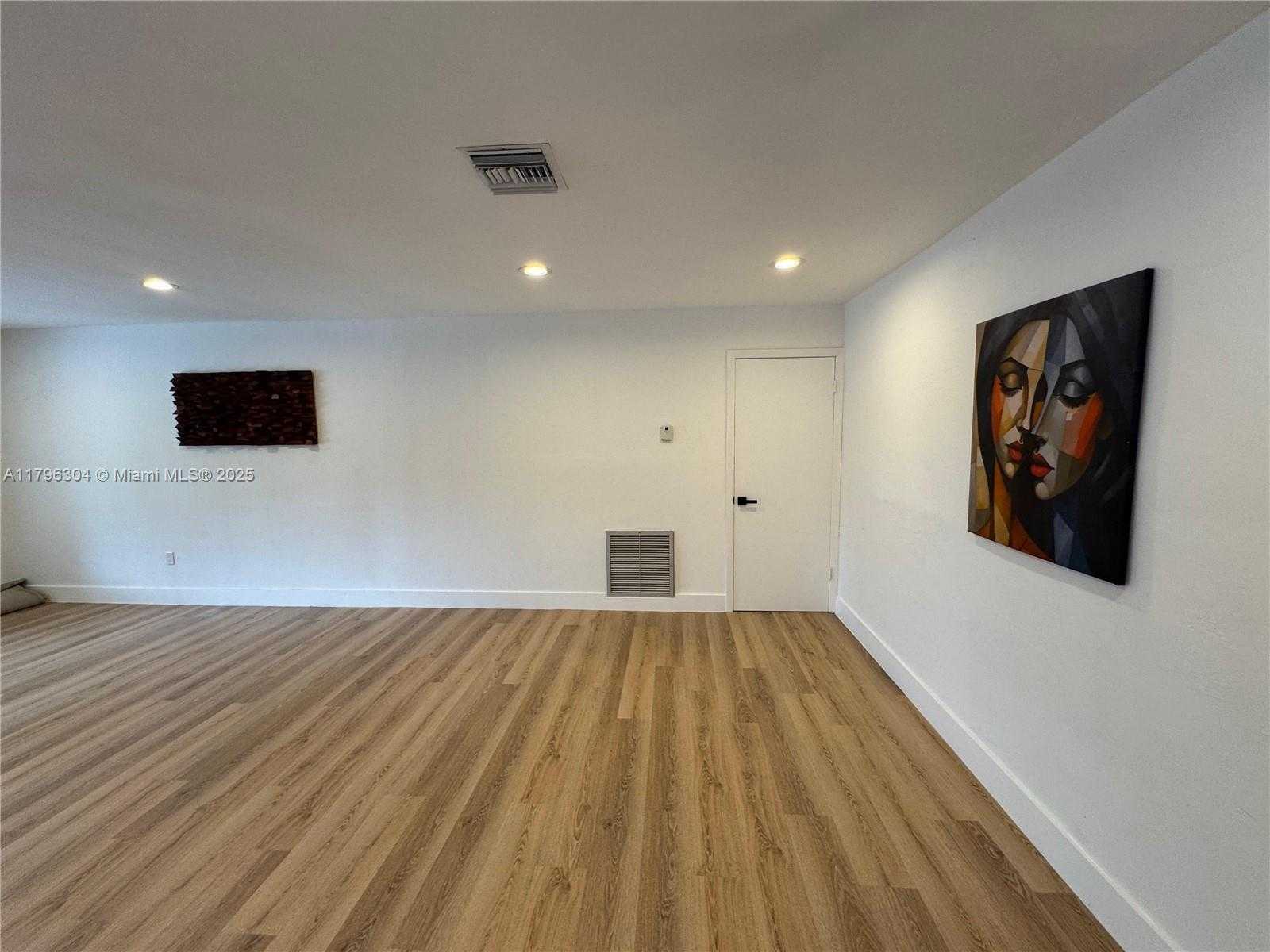 Small Image of 4701 SOUTH WEST 104TH CT, Miami Number 34