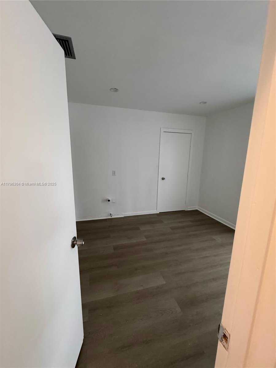 Small Image of 4701 SOUTH WEST 104TH CT, Miami Number 35