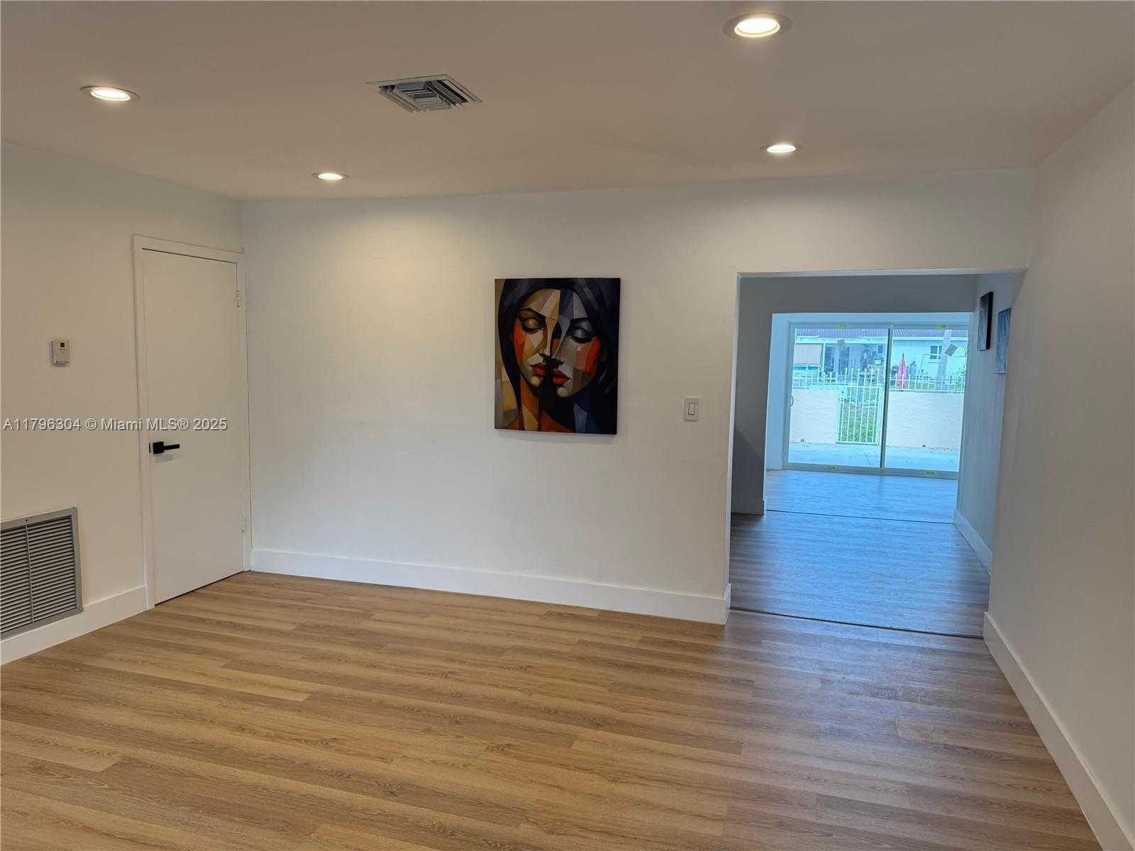 Small Image of 4701 SOUTH WEST 104TH CT, Miami Number 6