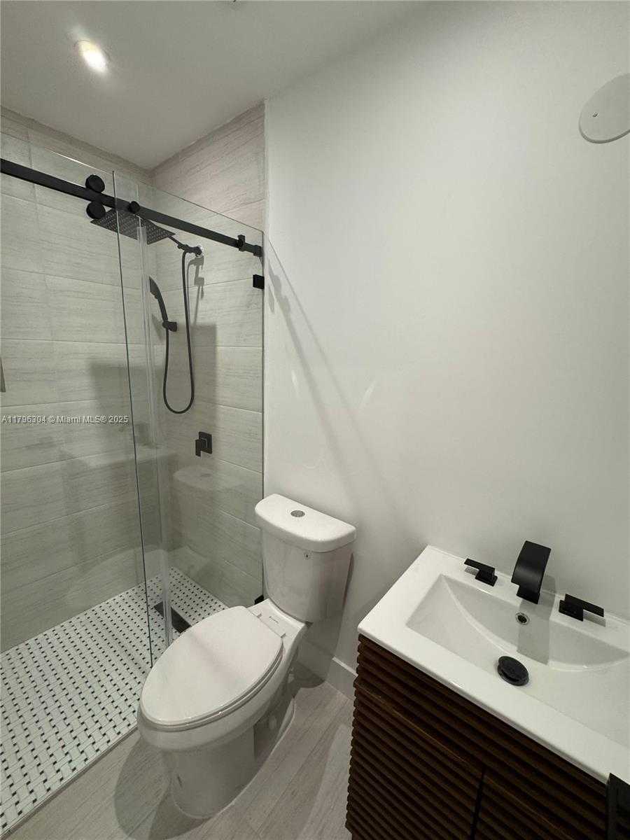 Small Image of 4701 SOUTH WEST 104TH CT, Miami Number 7