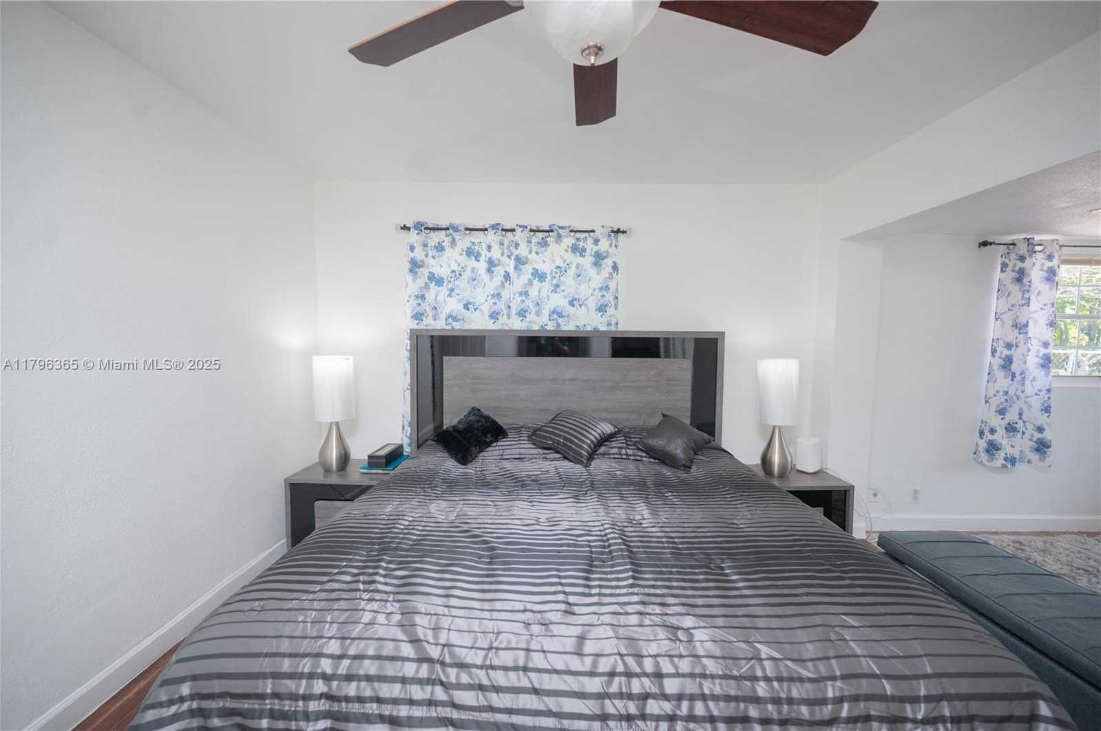 Small Image of 717 EAST RIVER DR, Margate Number 19
