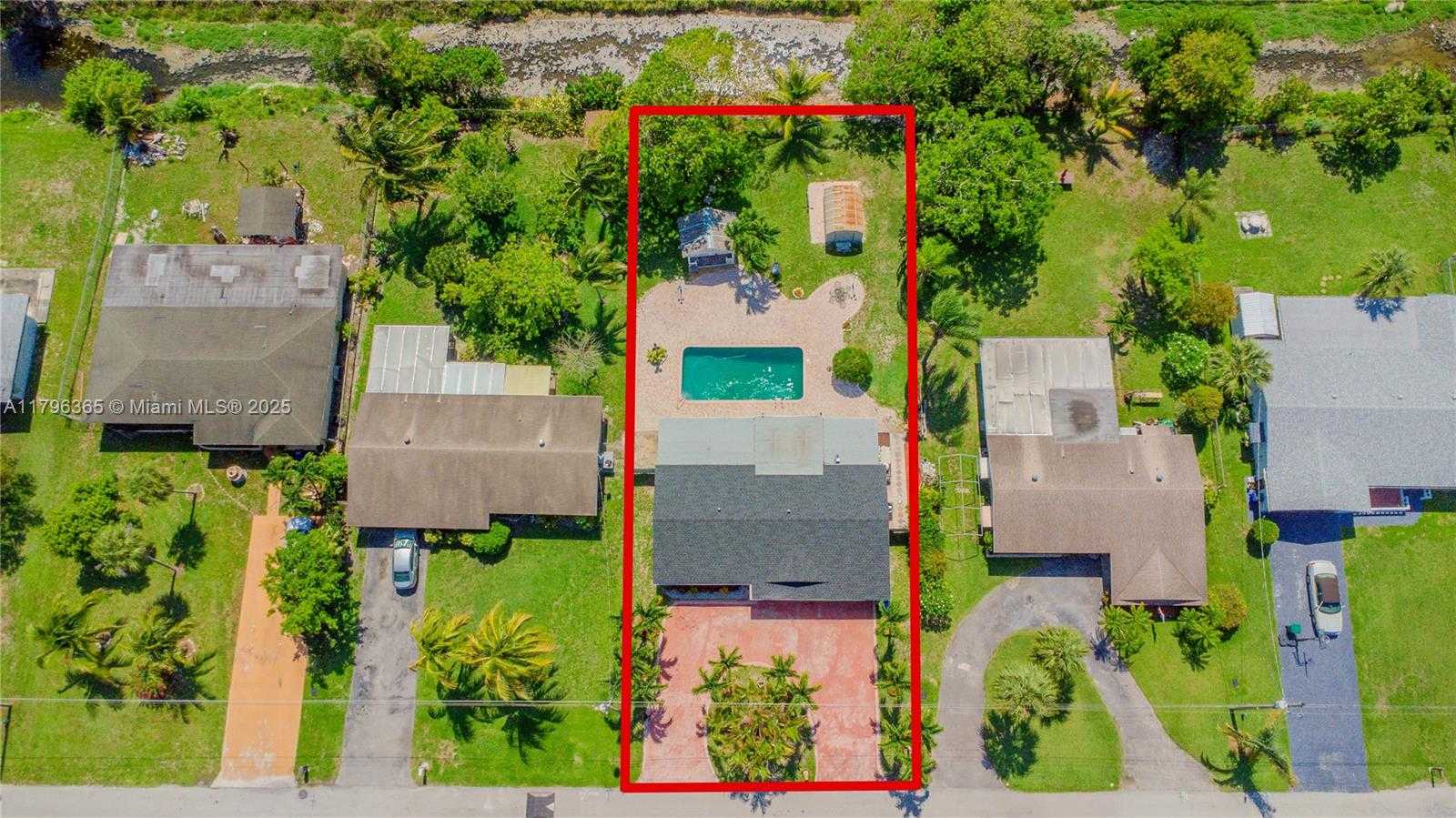 Small Image of 717 EAST RIVER DR, Margate Number 2