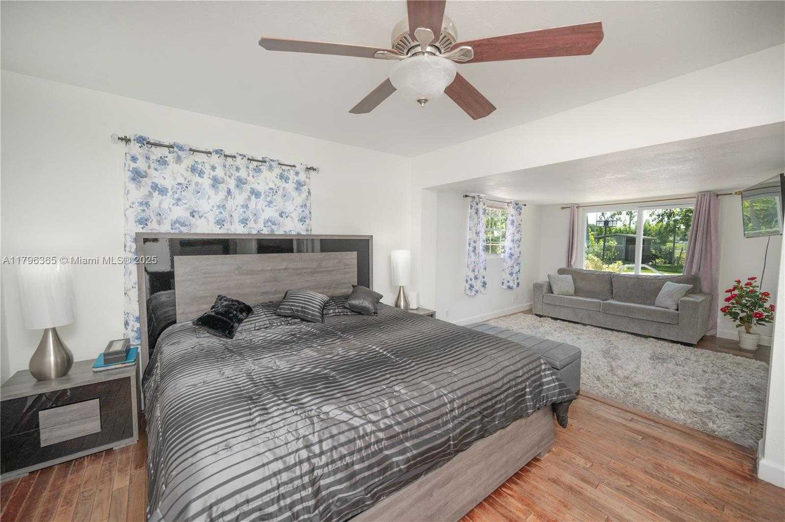 Small Image of 717 EAST RIVER DR, Margate Number 20