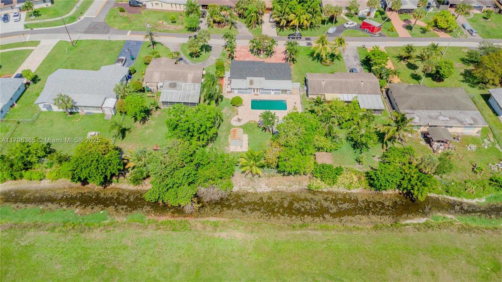 Small Image of 717 EAST RIVER DR, Margate Number 27
