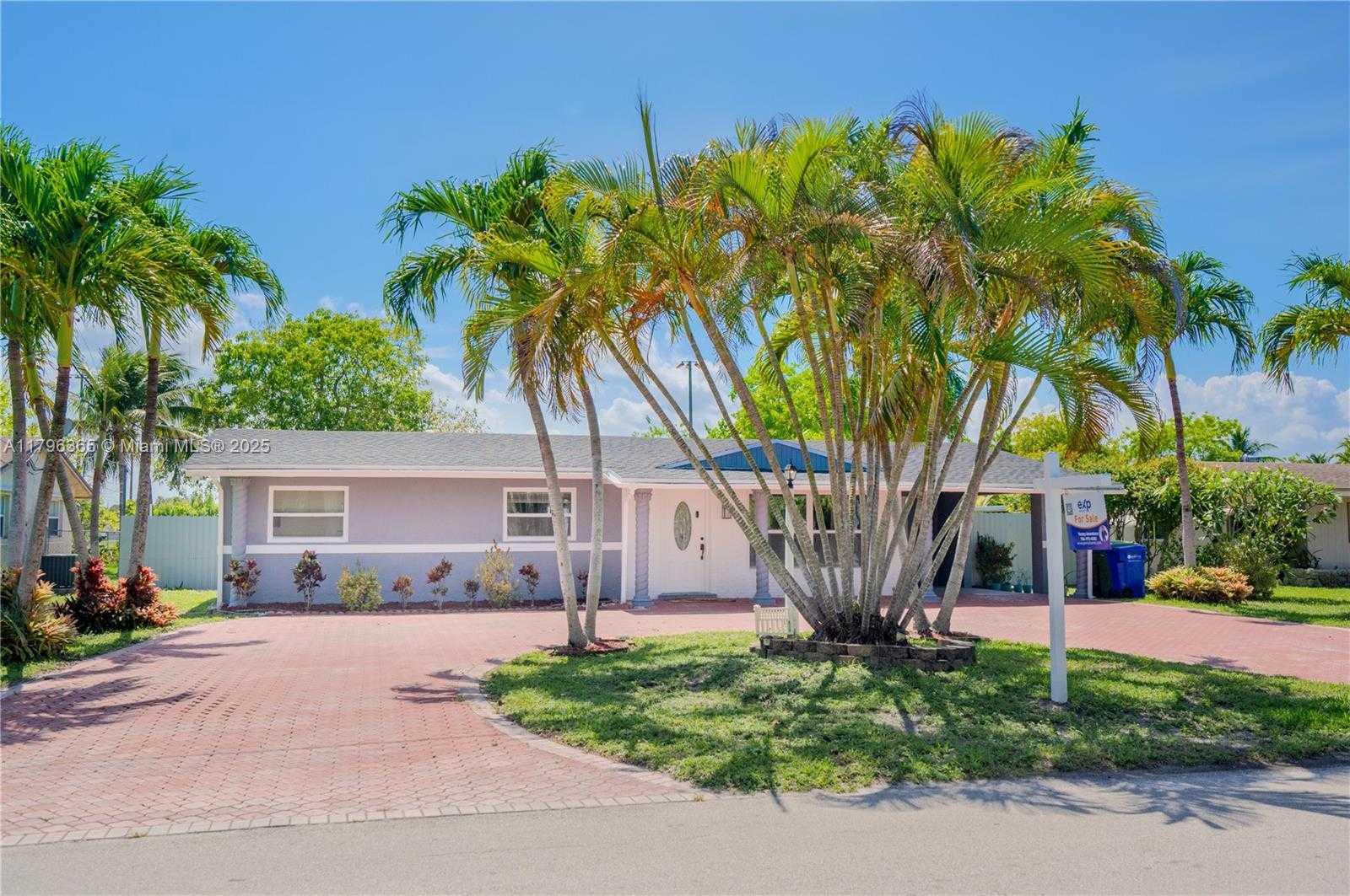 Small Image of 717 EAST RIVER DR, Margate Number 3