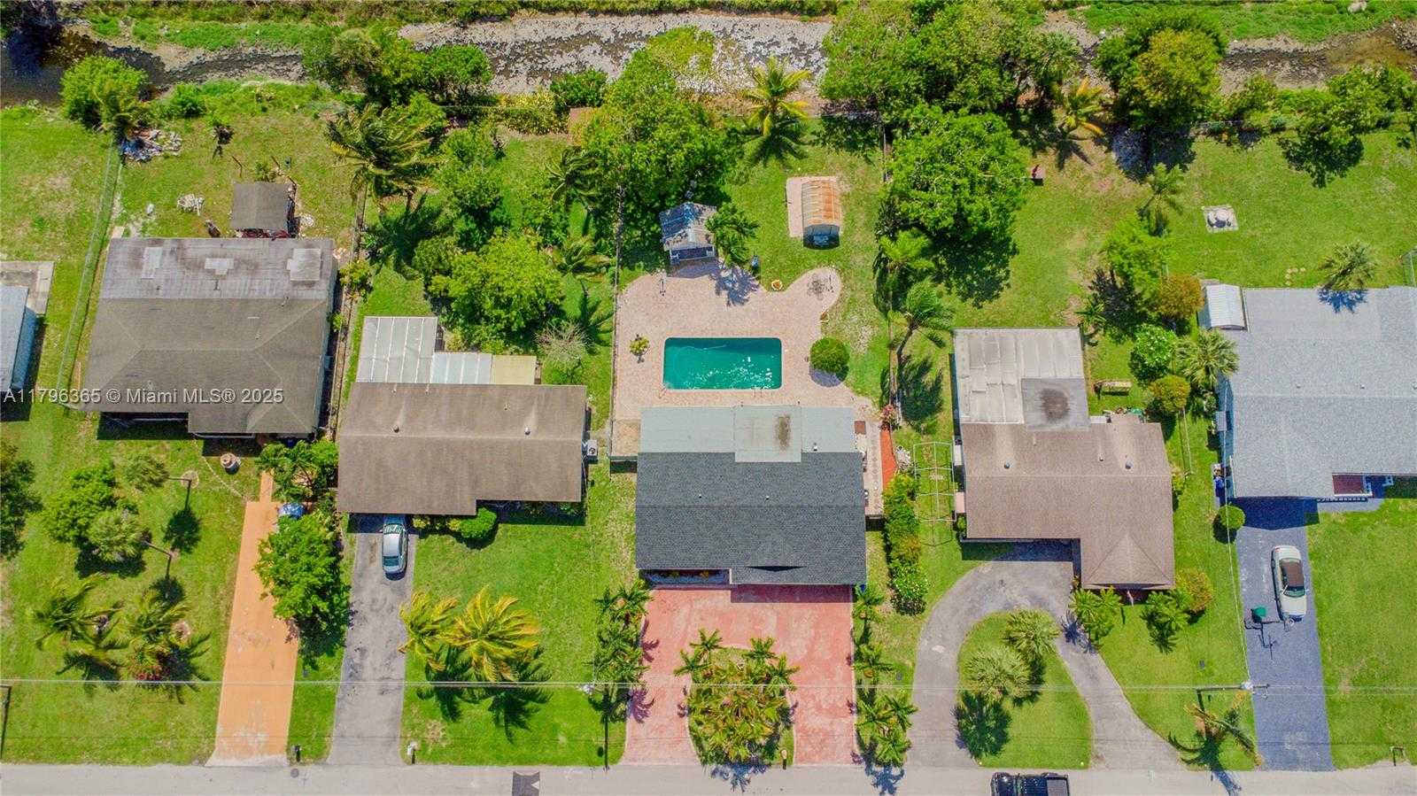 Small Image of 717 EAST RIVER DR, Margate Number 30