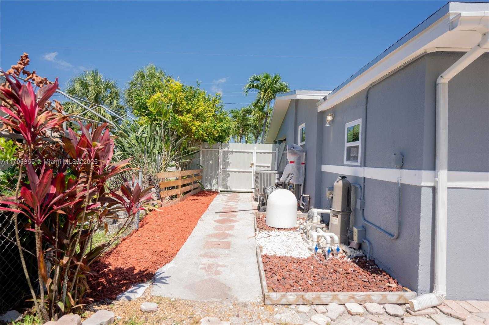 Small Image of 717 EAST RIVER DR, Margate Number 31