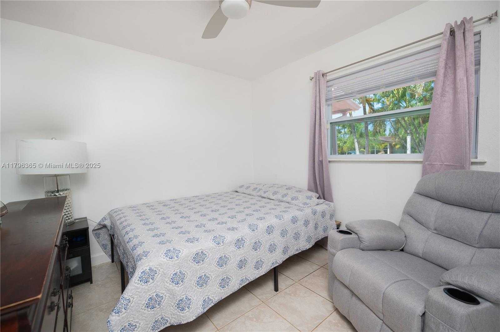 Small Image of 717 EAST RIVER DR, Margate Number 35