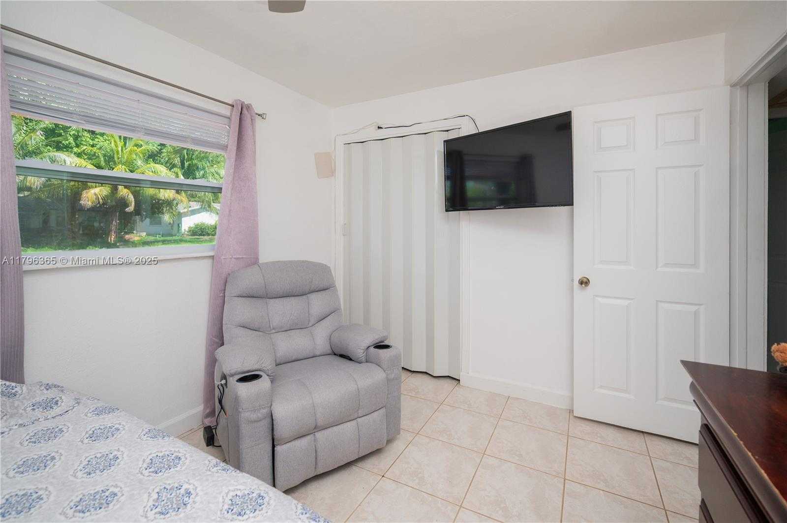 Small Image of 717 EAST RIVER DR, Margate Number 36