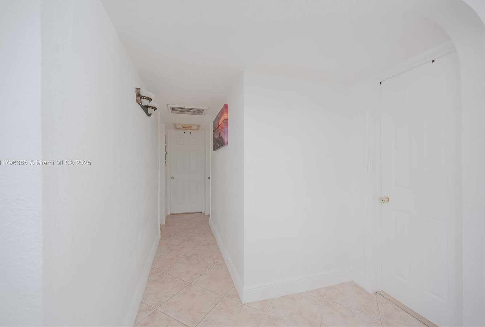 Small Image of 717 EAST RIVER DR, Margate Number 39