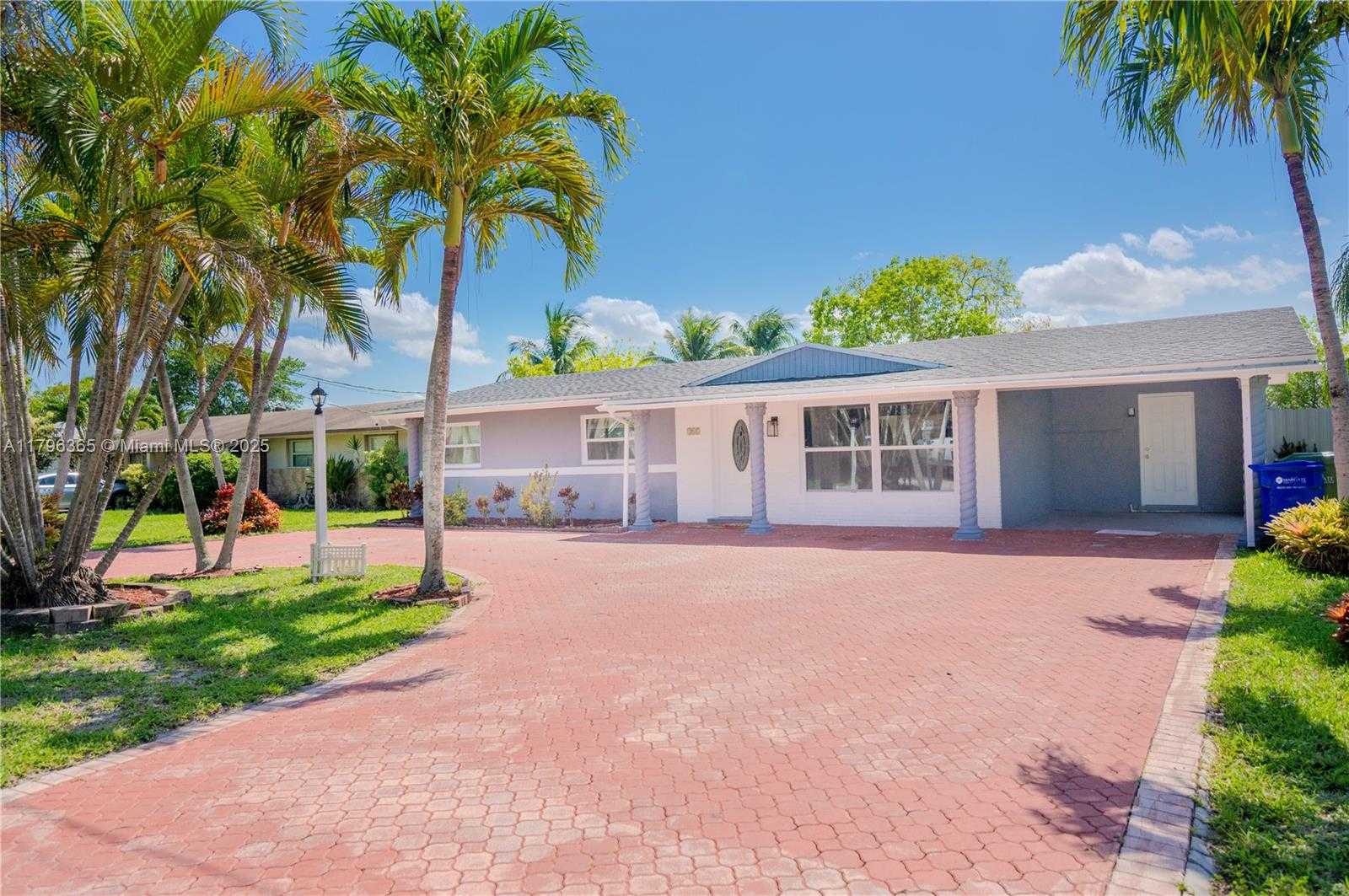 Small Image of 717 EAST RIVER DR, Margate Number 4