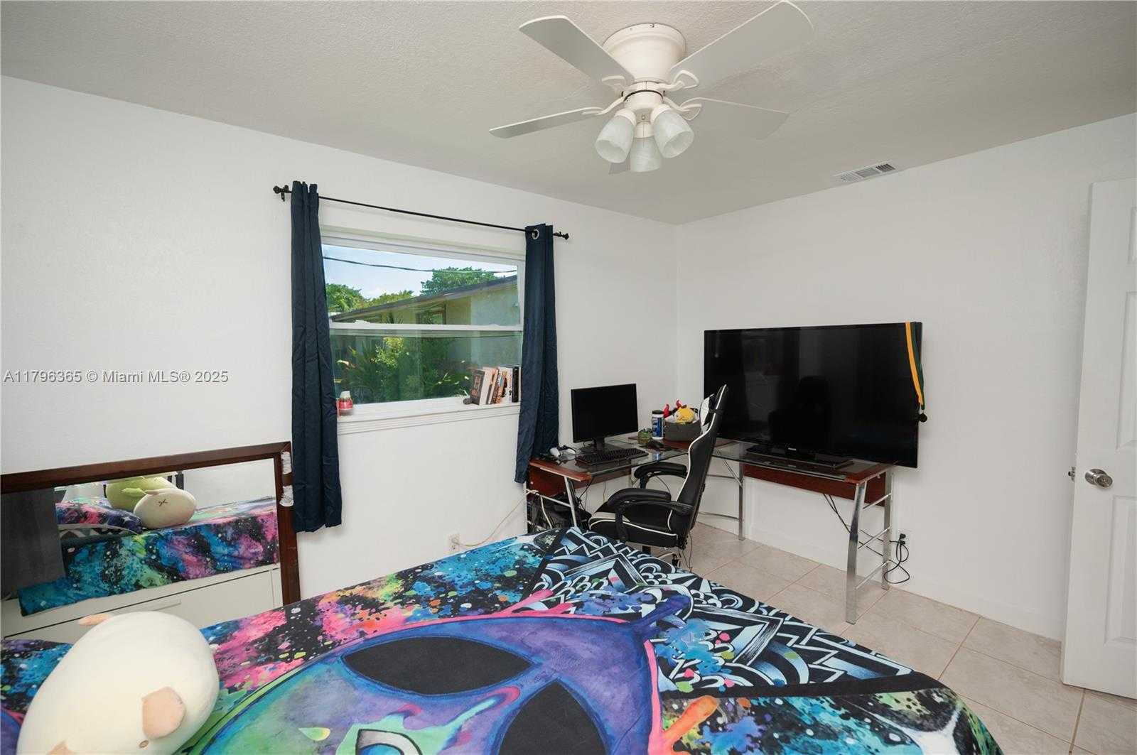 Small Image of 717 EAST RIVER DR, Margate Number 40