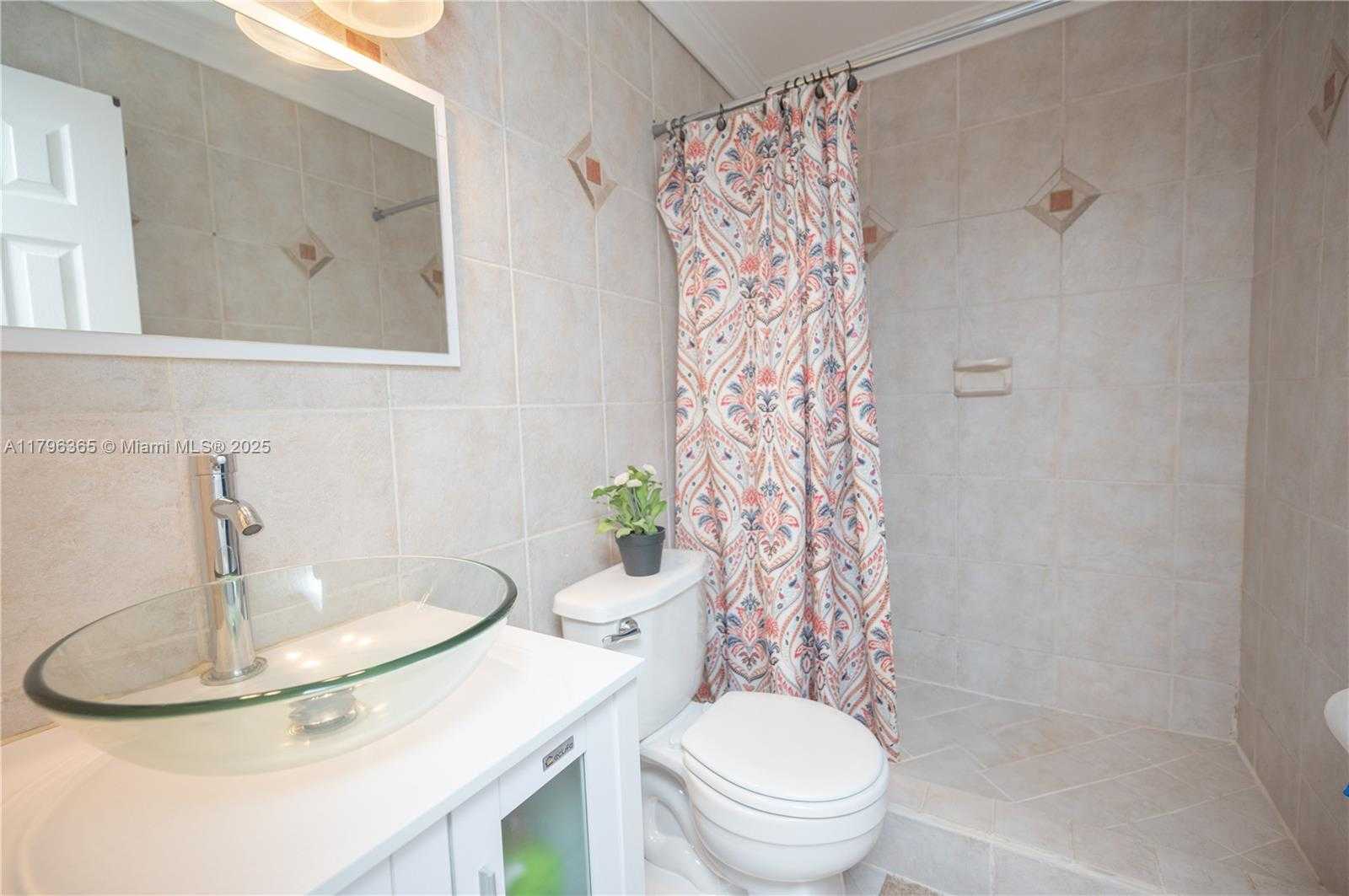 Small Image of 717 EAST RIVER DR, Margate Number 42