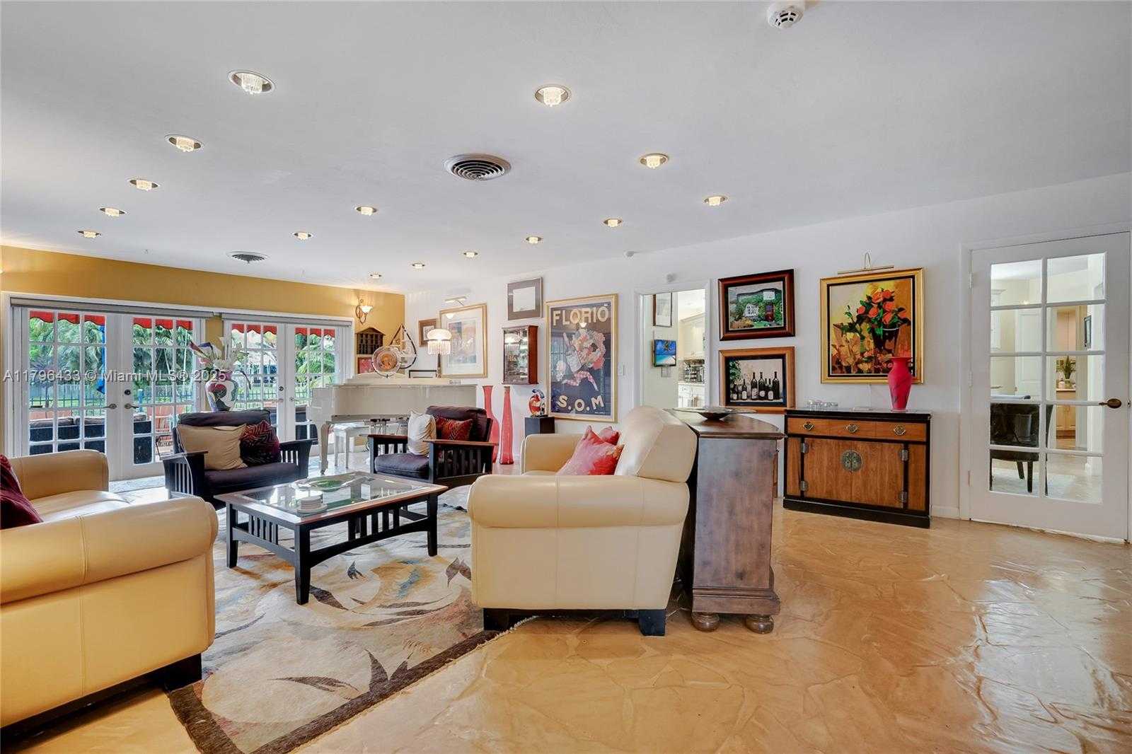 Small Image of 610 LAKE DASHA CIR, Plantation Number 10