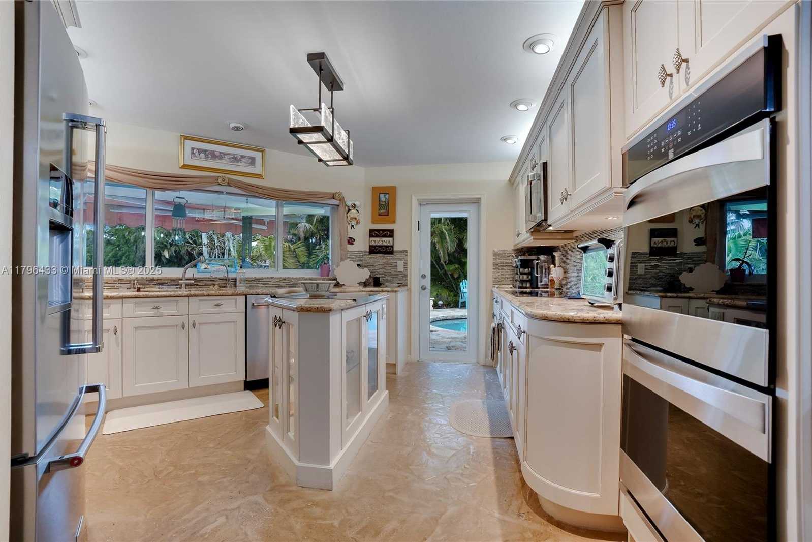 Small Image of 610 LAKE DASHA CIR, Plantation Number 11