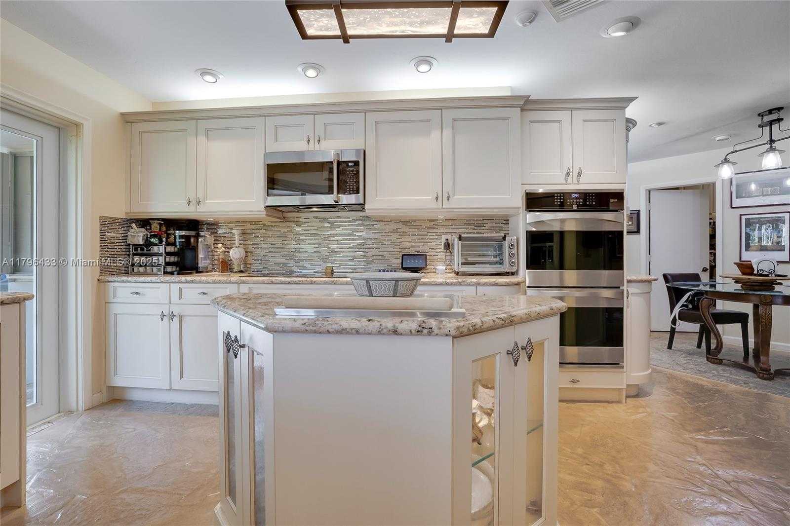 Small Image of 610 LAKE DASHA CIR, Plantation Number 12