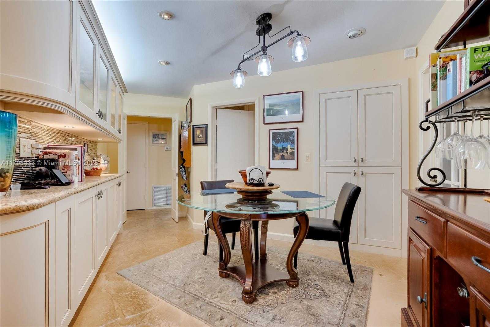 Small Image of 610 LAKE DASHA CIR, Plantation Number 14