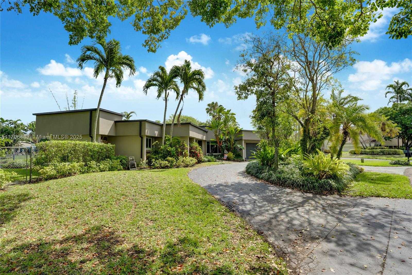 Small Image of 610 LAKE DASHA CIR, Plantation Number 2