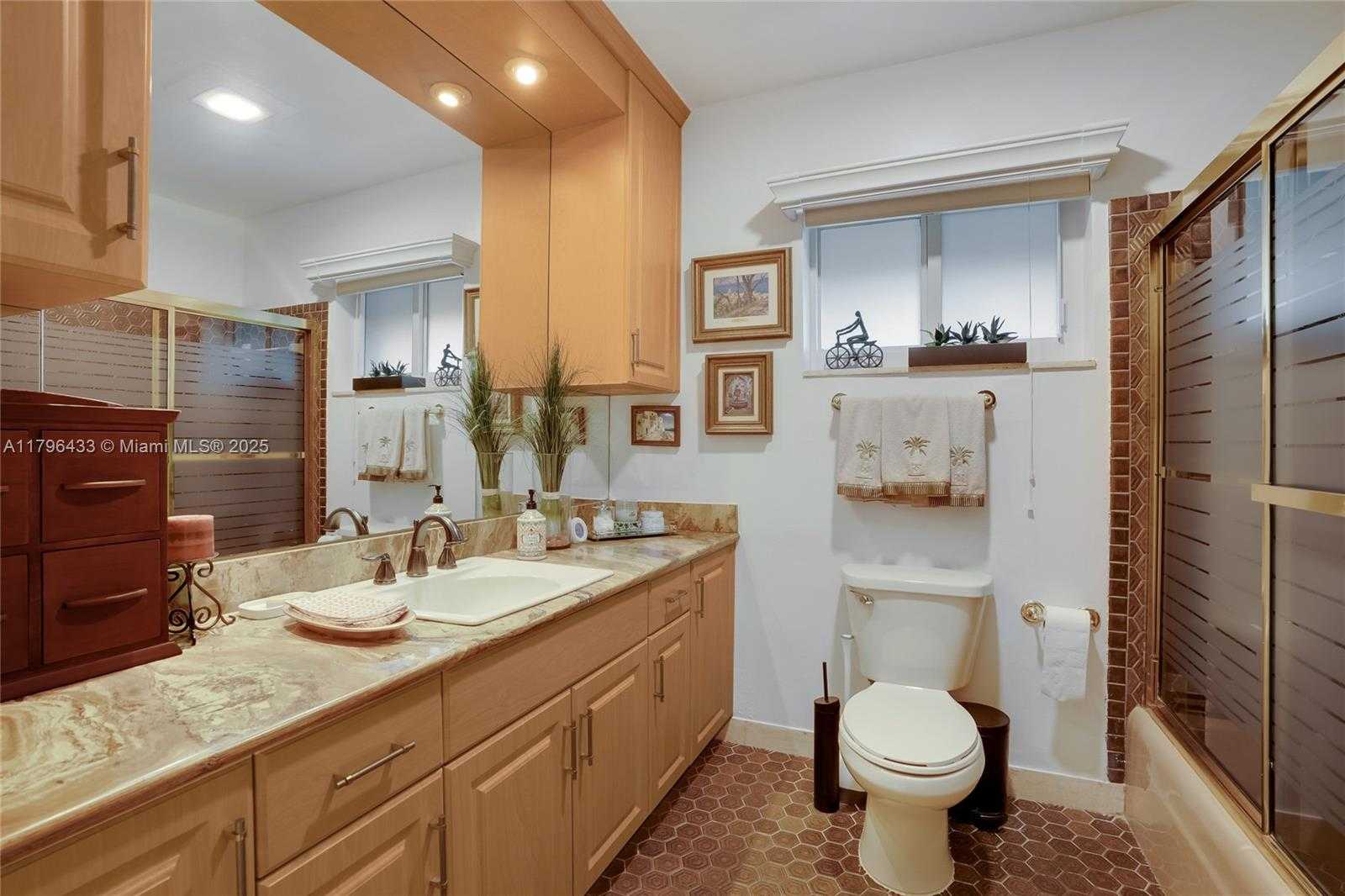 Small Image of 610 LAKE DASHA CIR, Plantation Number 21