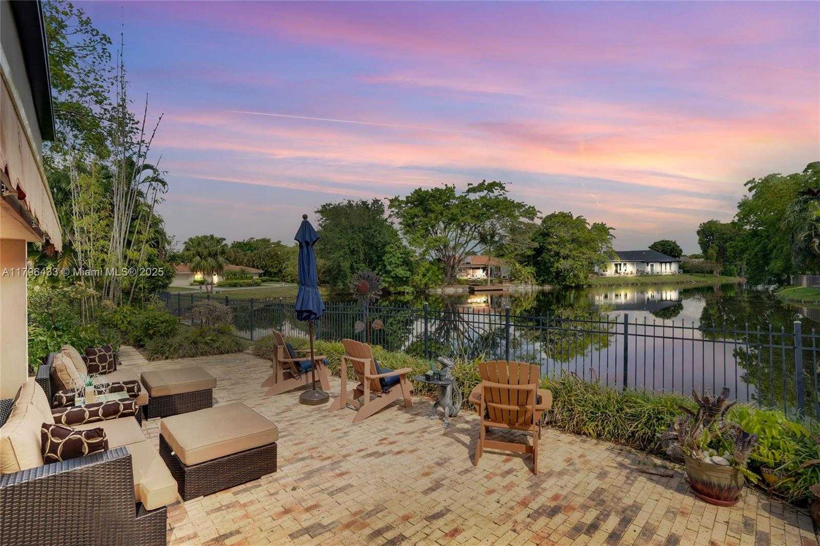 Small Image of 610 LAKE DASHA CIR, Plantation Number 24