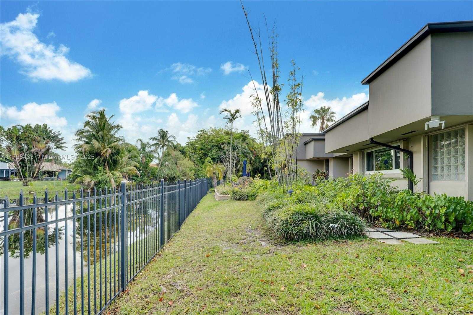 Small Image of 610 LAKE DASHA CIR, Plantation Number 5