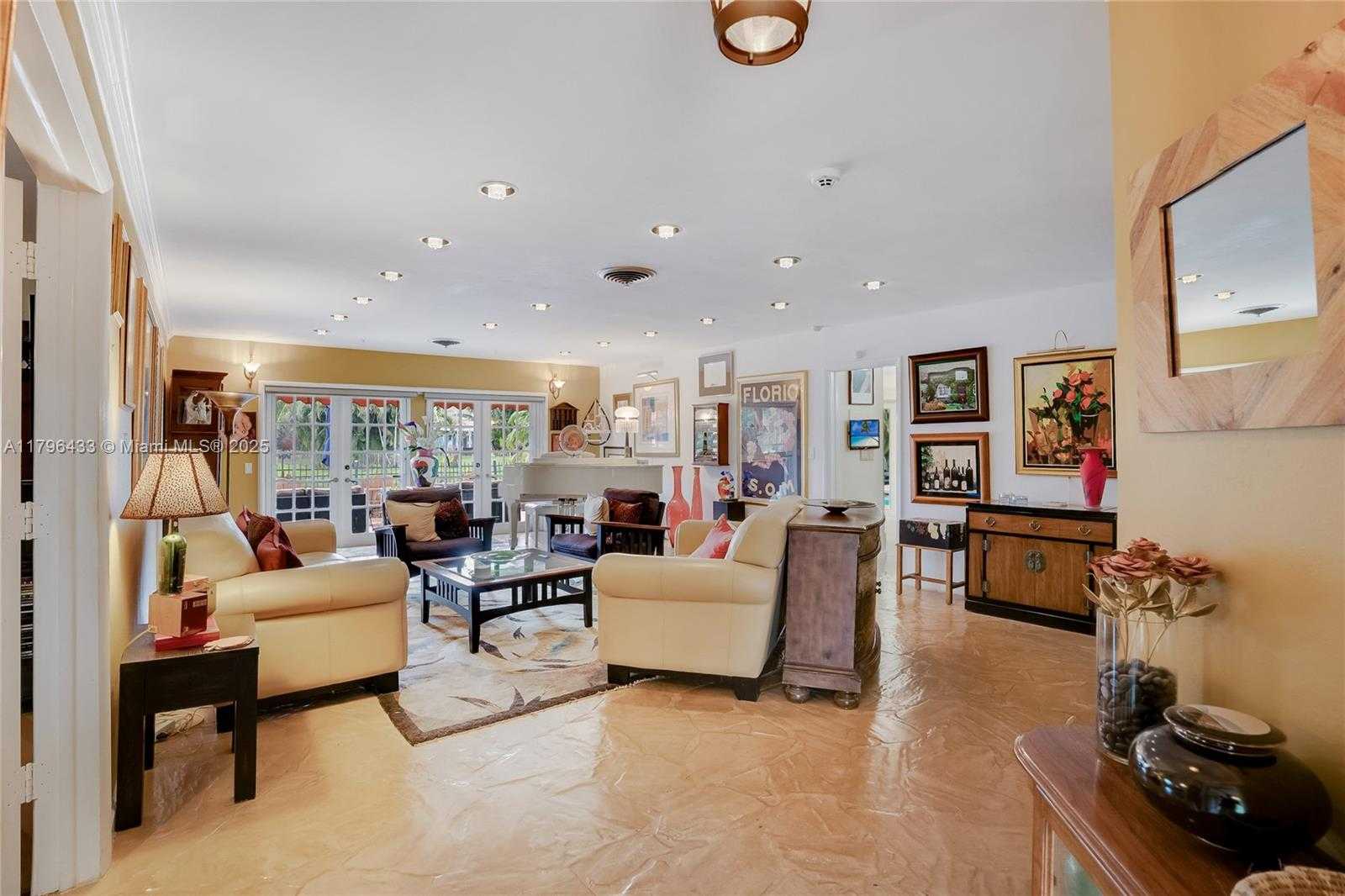 Small Image of 610 LAKE DASHA CIR, Plantation Number 8