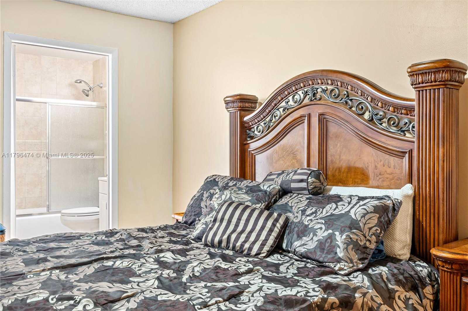 Small Image of 2462 WEST 65TH ST, Hialeah Number 21