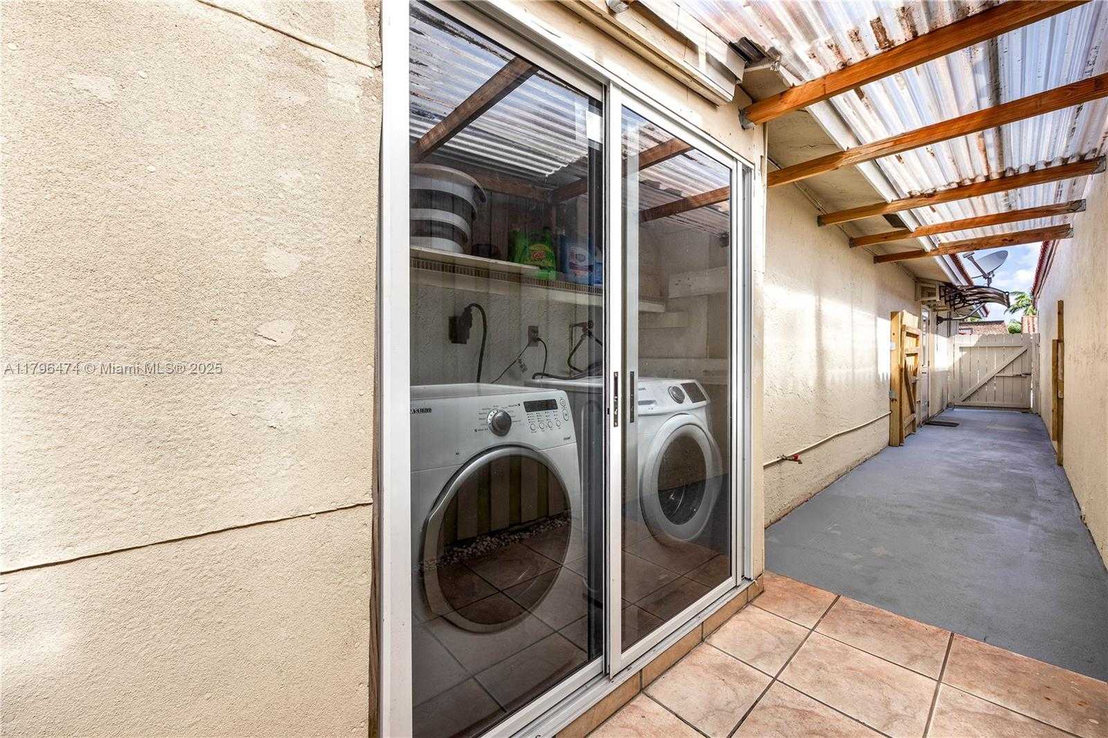 Small Image of 2462 WEST 65TH ST, Hialeah Number 24