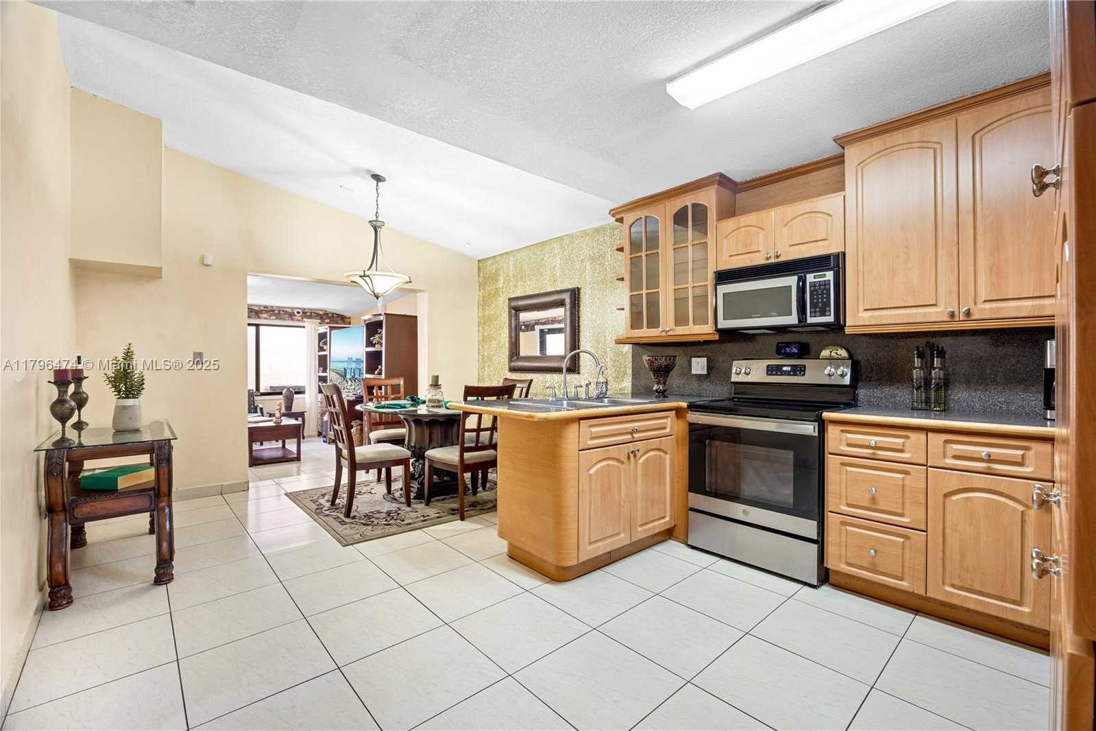Small Image of 2462 WEST 65TH ST, Hialeah Number 7