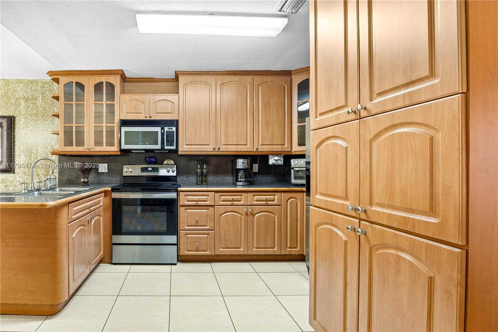 Small Image of 2462 WEST 65TH ST, Hialeah Number 8