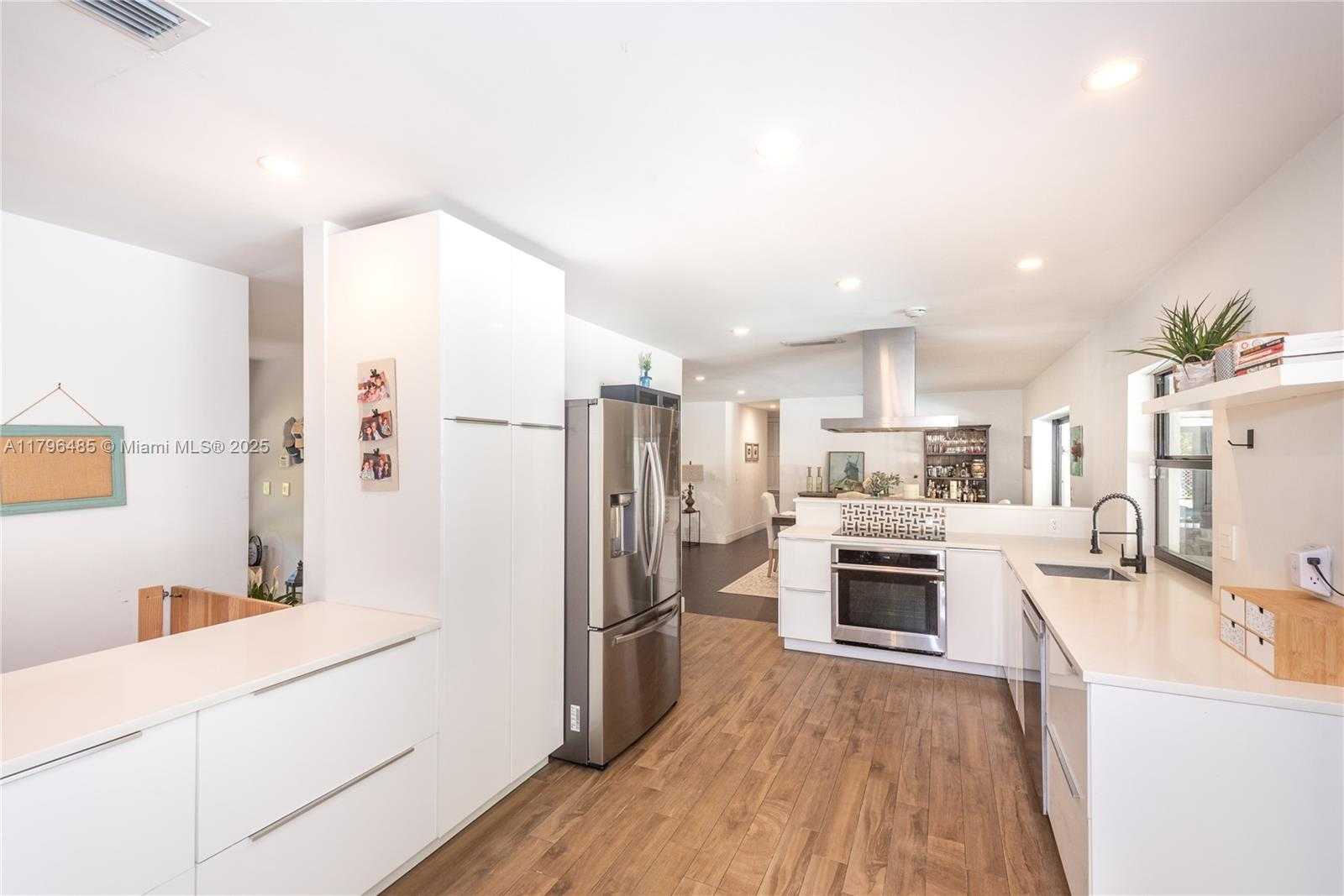 Small Image of 12300 SOUTH WEST 67TH AVE, Pinecrest Number 20