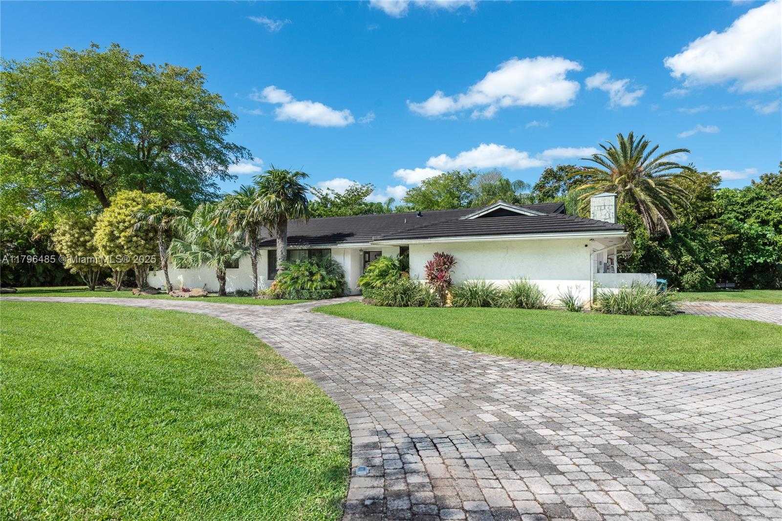 Small Image of 12300 SOUTH WEST 67TH AVE, Pinecrest Number 3
