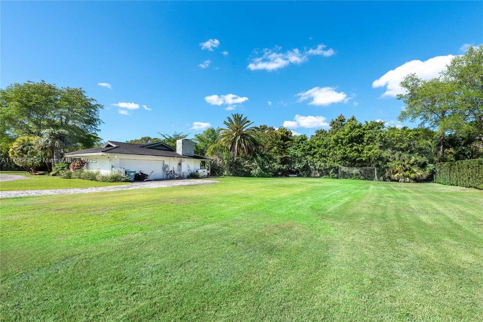 Small Image of 12300 SOUTH WEST 67TH AVE, Pinecrest Number 4