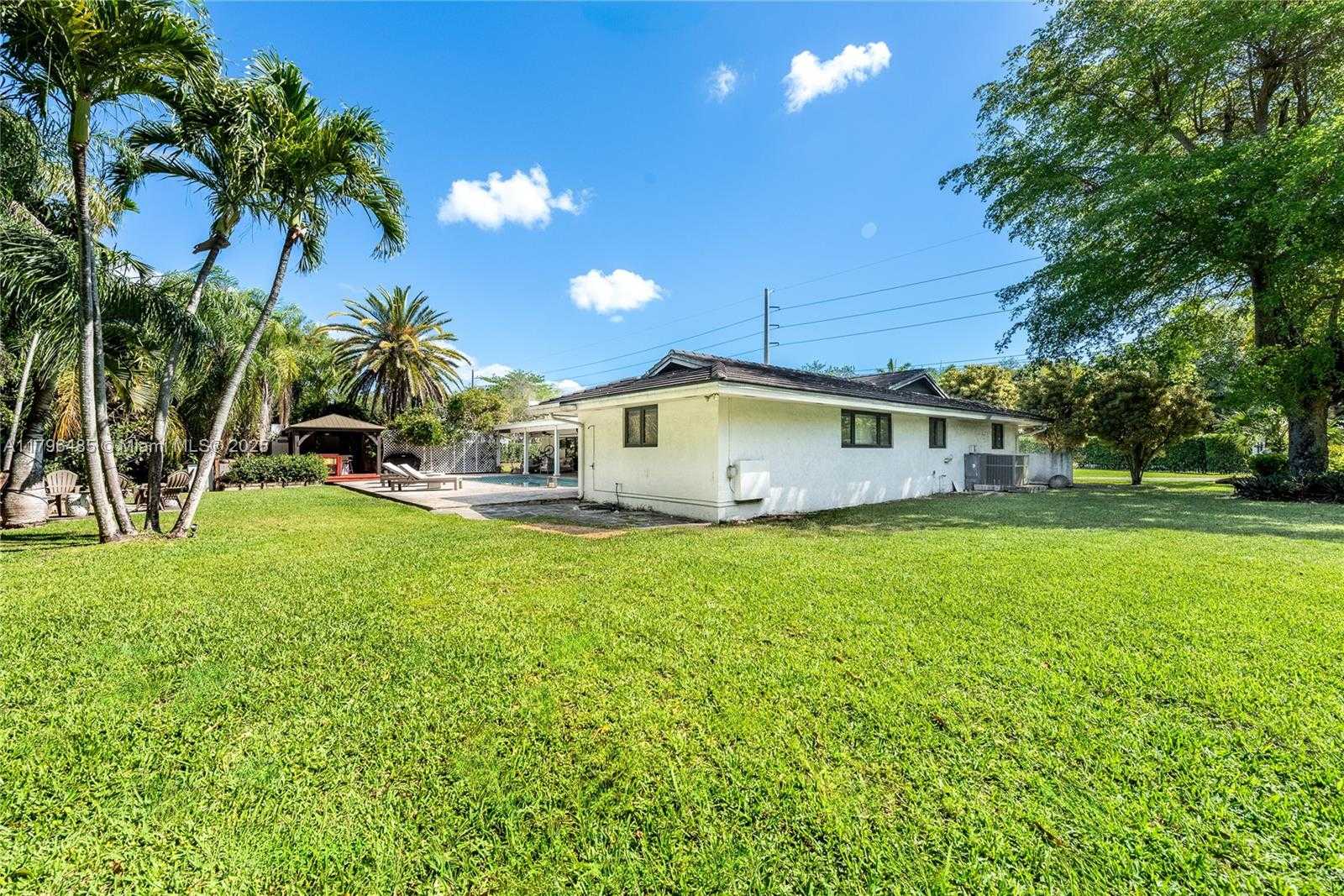 Small Image of 12300 SOUTH WEST 67TH AVE, Pinecrest Number 6
