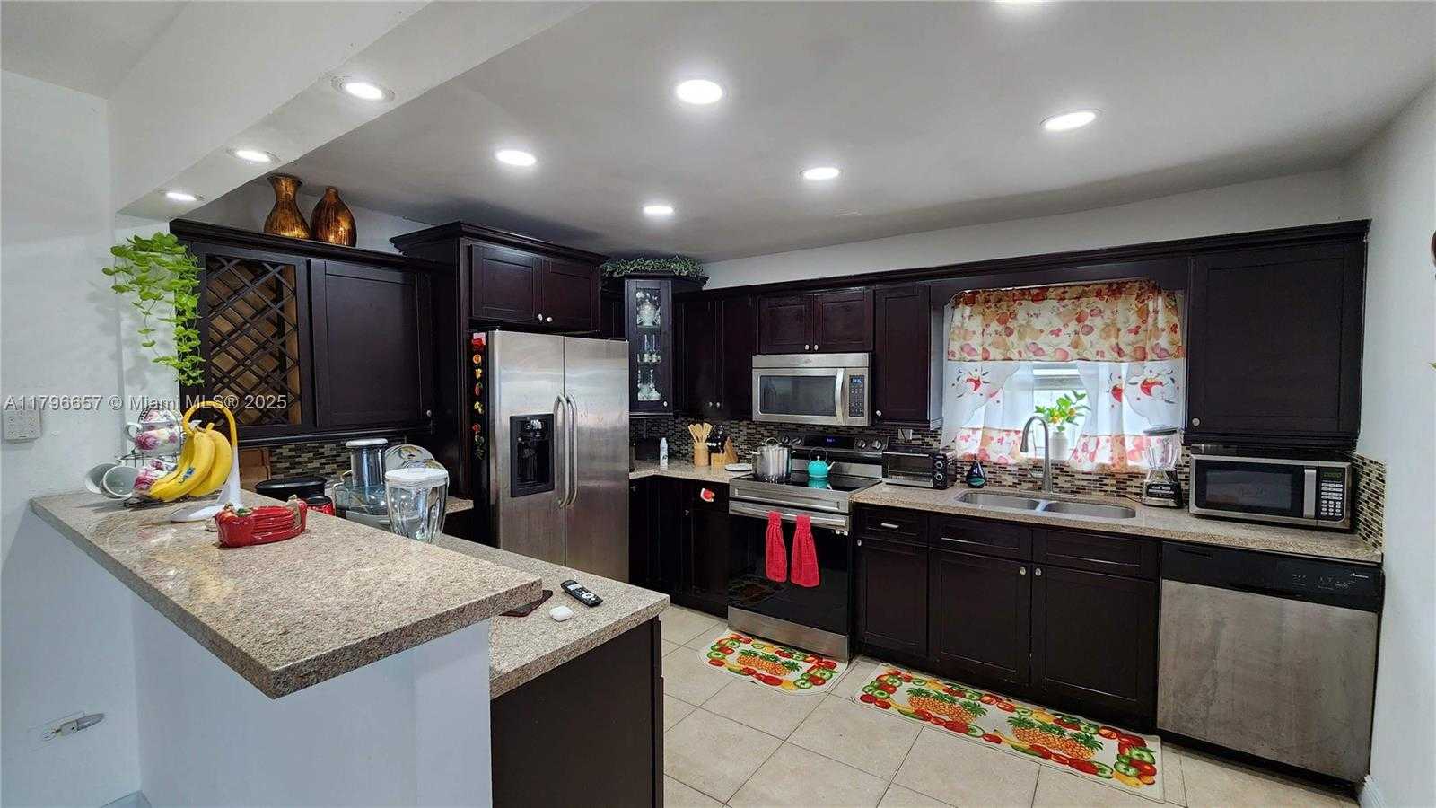 Small Image of 6881 SHERIDAN ST, Hollywood Number 10