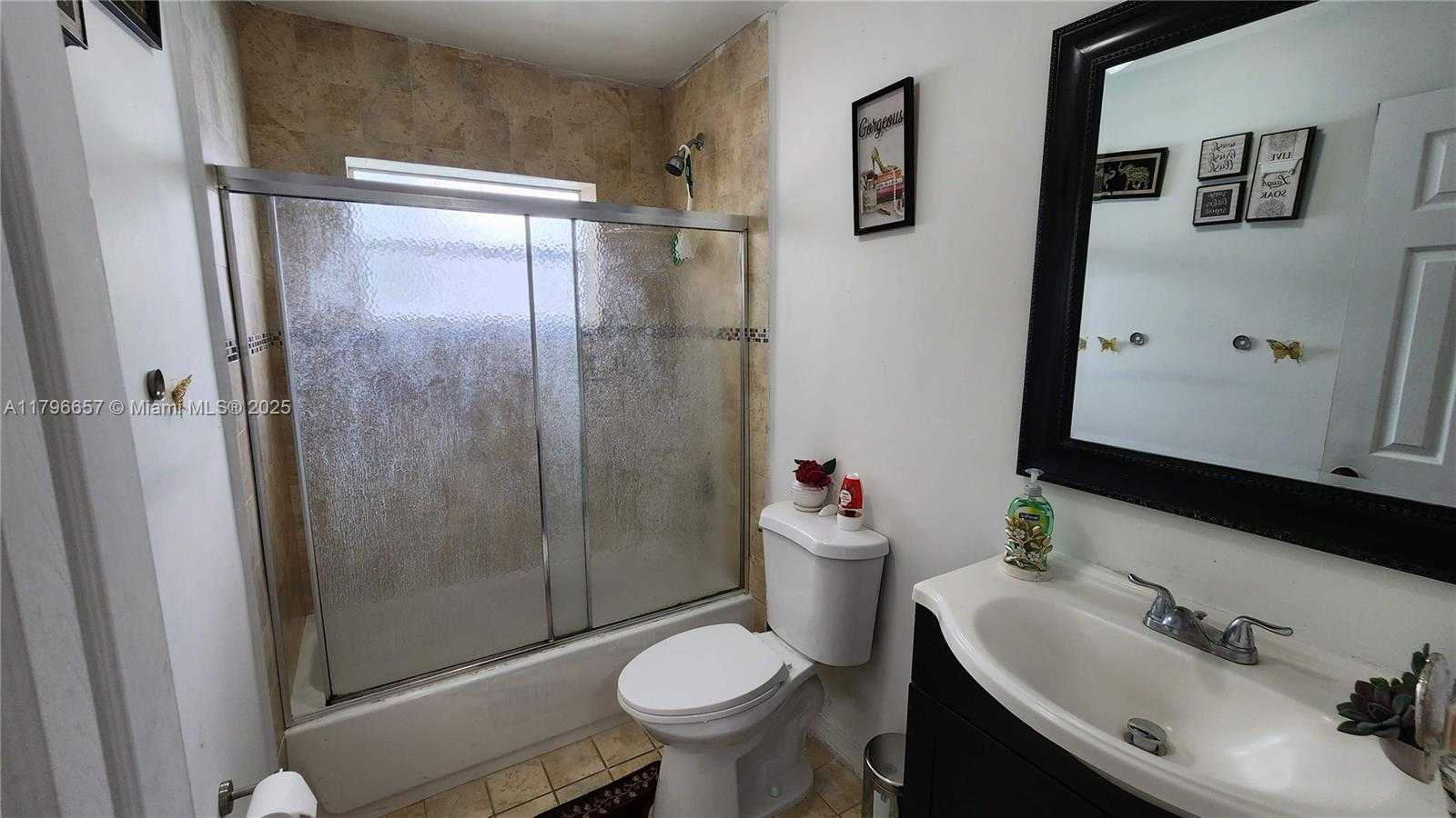 Small Image of 6881 SHERIDAN ST, Hollywood Number 16