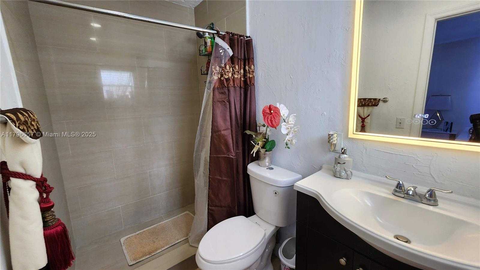 Small Image of 6881 SHERIDAN ST, Hollywood Number 24