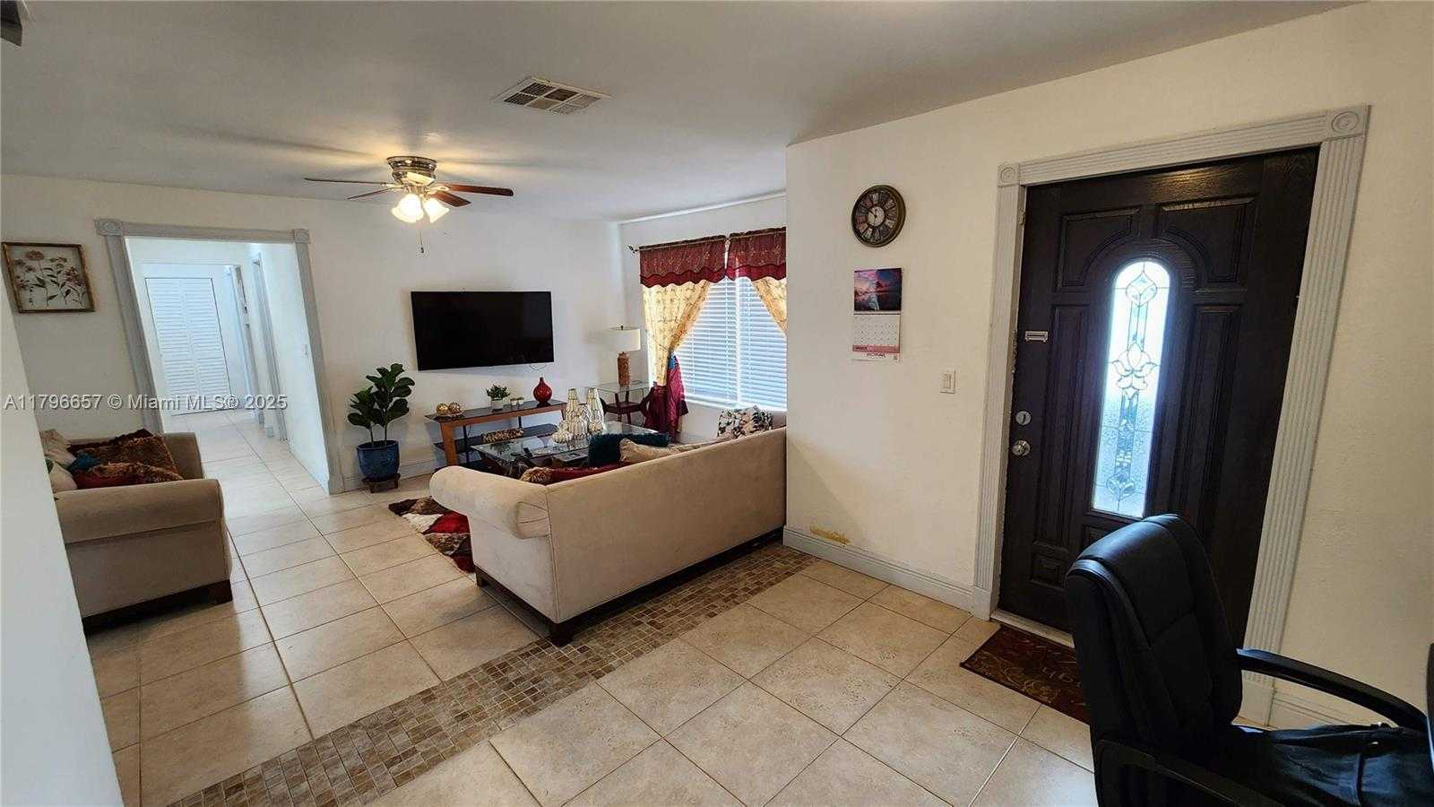 Small Image of 6881 SHERIDAN ST, Hollywood Number 5