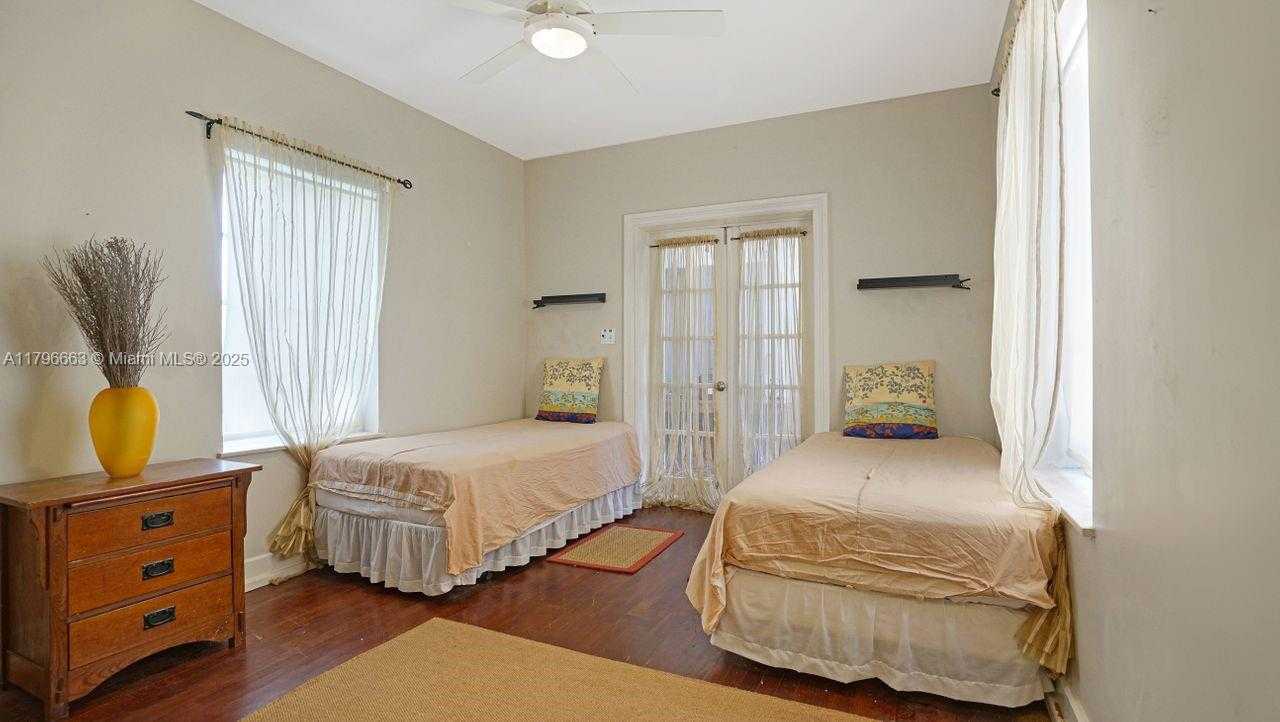 Small Image of 1423 BIARRITZ DR, Miami Beach Number 10